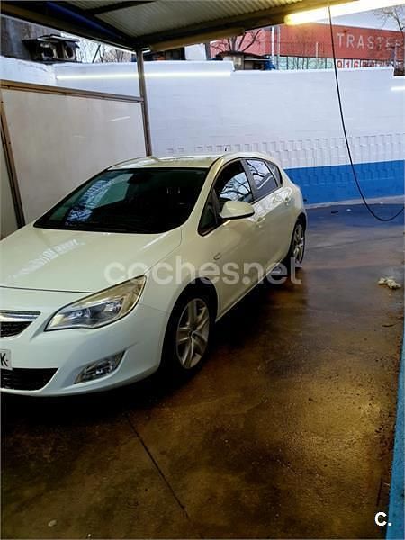 Usado Opel Astra Enjoy 115 CV (84 kW) 2011 Blanco Berlina