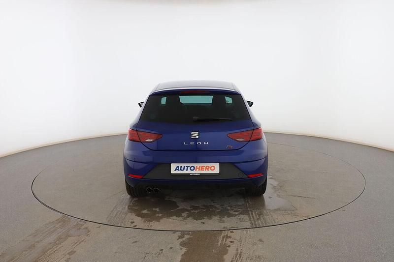 Usado Seat Leon FR 125 CV (91 kW) 2018 Azul Utilitario