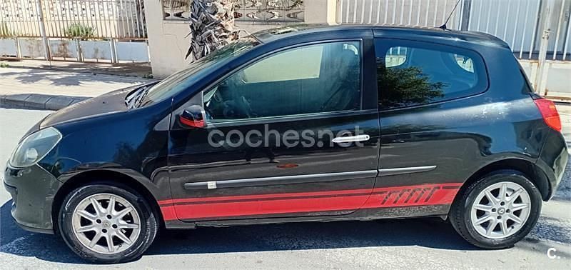 Usado Renault Clio II Dynamique 110 CV (80 kW) 2007 Negro Berlina