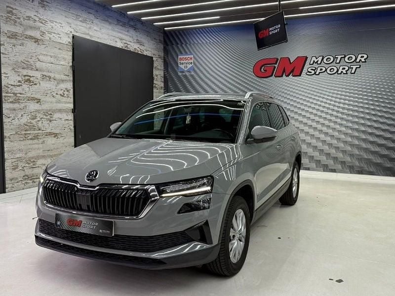 Usado Skoda Karoq Ambition 150 CV (110 kW) 2022 Gris / plata SUV