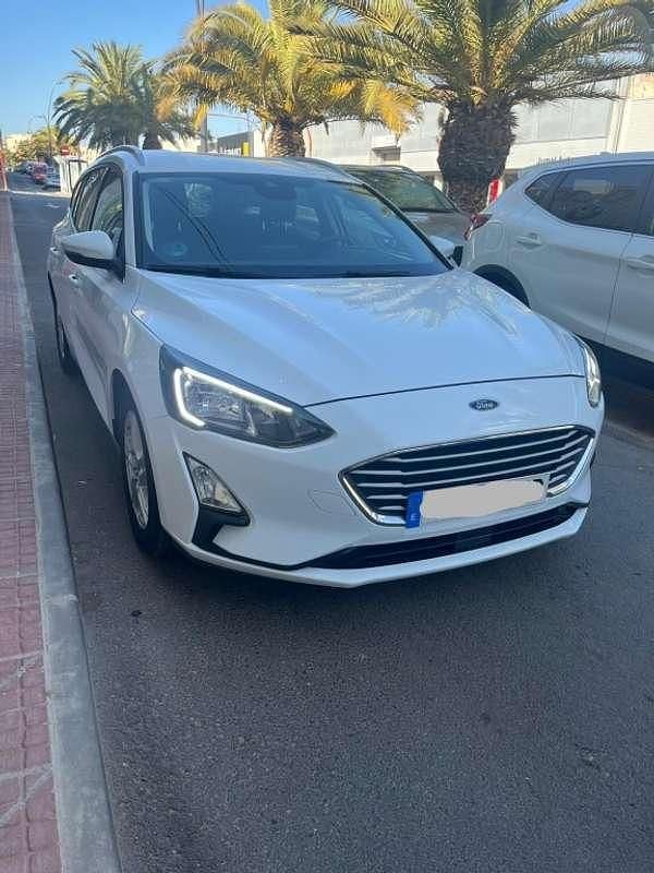 Usado Ford Focus Active X 120 CV (88 kW) 2020 Blanco Familiar