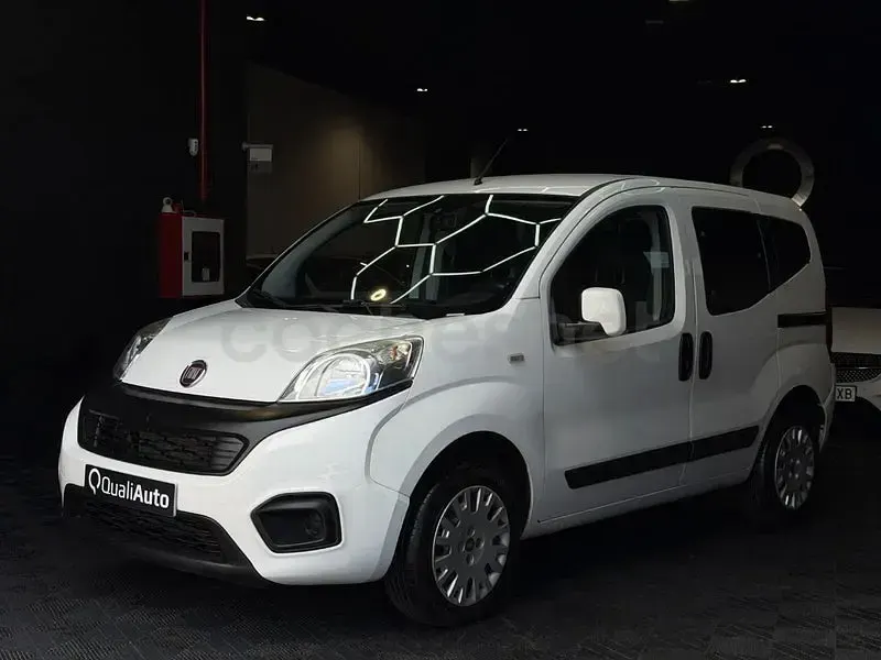 Usado Fiat Qubo Active 77 CV (56 kW) 2018 Blanco Monovolumen