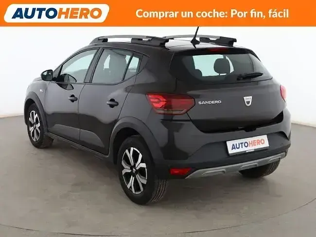 Usado Dacia Sandero Comfort 91 CV (66 kW) 2022 Negro Utilitario