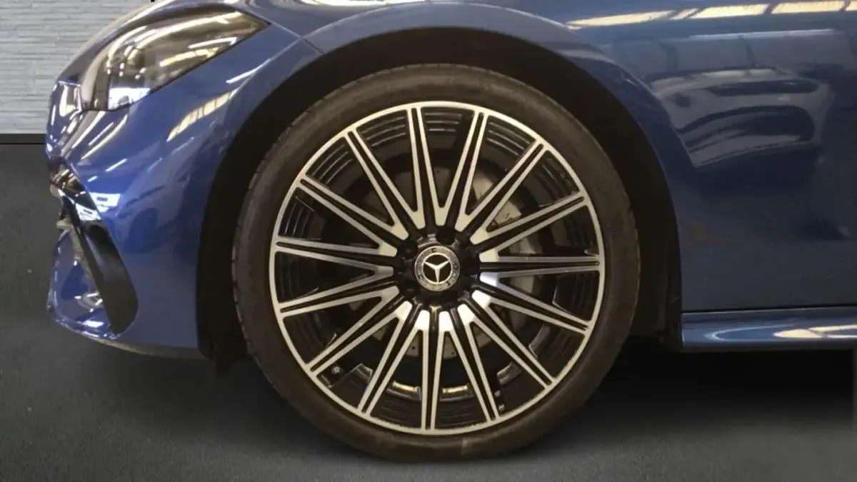 Usado Mercedes CLE300 AMG Line Premium Plus 258 CV (189 kW) 2024 Spektral blue  metallic paint Descapotable