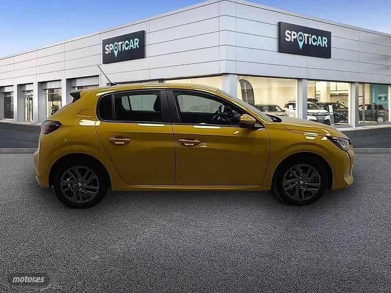 Usado Peugeot 208 Active 100 CV (73 kW) 2021 Amarillo Utilitario