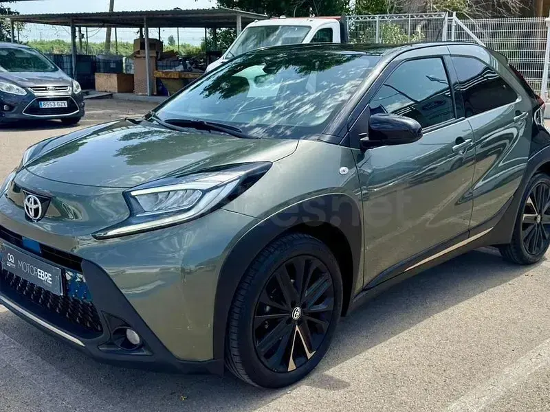Usado Toyota Aygo X 72 CV (52 kW) 2023 Verde SUV