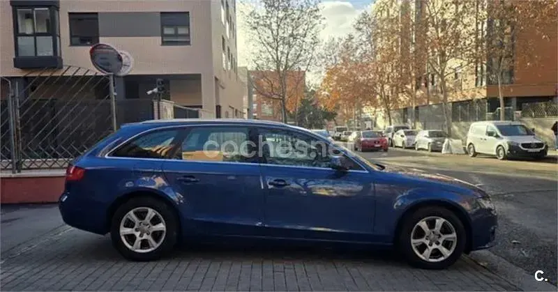 Usado Audi A4 143 CV (105 kW) 2011 Azul Familiar