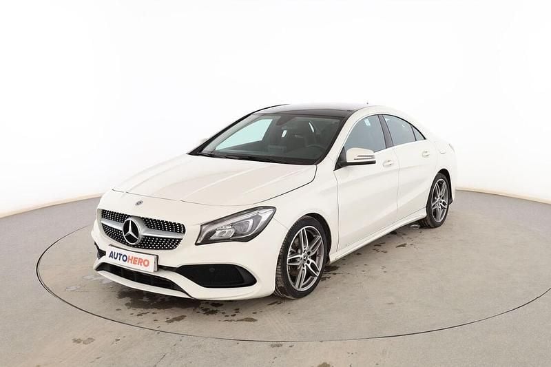 Usado Mercedes CLA200 AMG line 136 CV (100 kW) 2017 Blanco Berlina