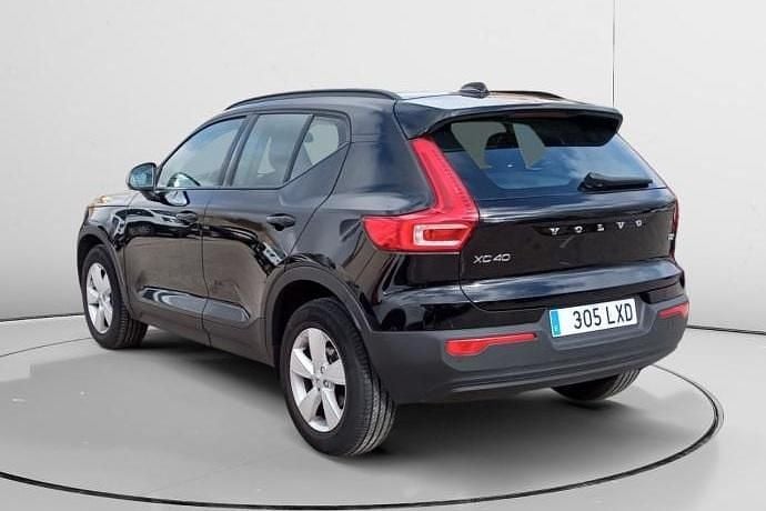 Gebraucht Volvo XC40 Momentum 131 PS (96 kW) 2022 Schwarz SUV