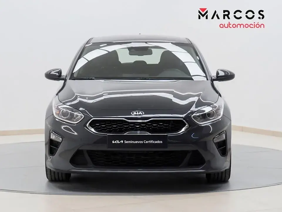 Usado Kia Ceed 120 CV (88 kW) 2021 Gris / plata Utilitario