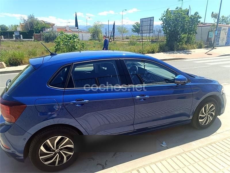 Usado VW Polo Life 95 CV (69 kW) 2022 Azul Berlina