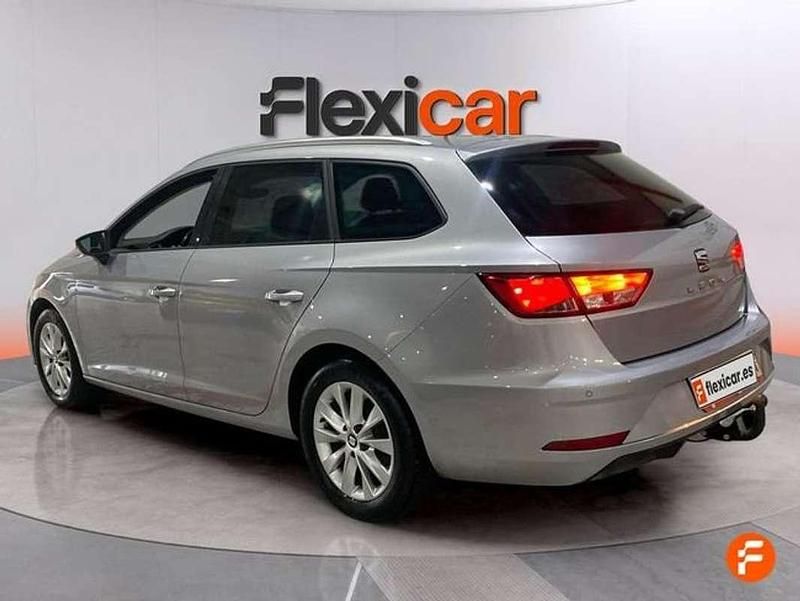 Usado Seat Leon ST Style 116 CV (85 kW) 2019 Gris Familiar