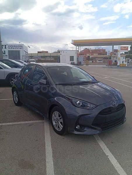 Usado Mazda 2 Center-Line 116 HP (85 kW) 2023 Cinzento Sedan