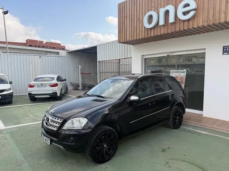 Usado Mercedes ML320 AMG Edition 1 224 CV (164 kW) 2008 Negro SUV