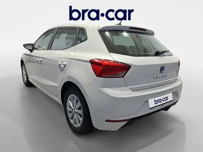 Usado Seat Ibiza Style Plus 110 HP (80 kW) 2021 Branco Sedan