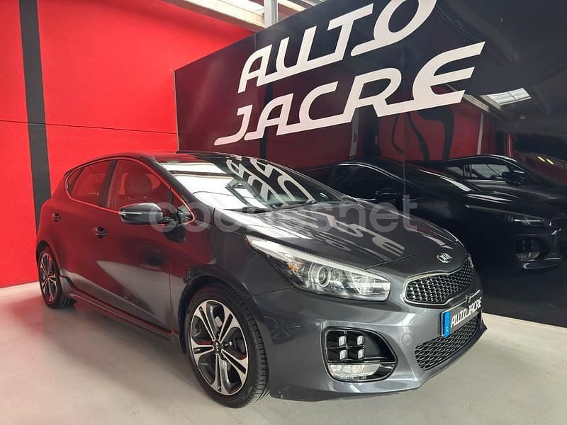 Gris / plata Usado 2018 Kia Ceed GT GT-Line Berlina | 14.990 € (Buen precio) - Imagen 1/4
