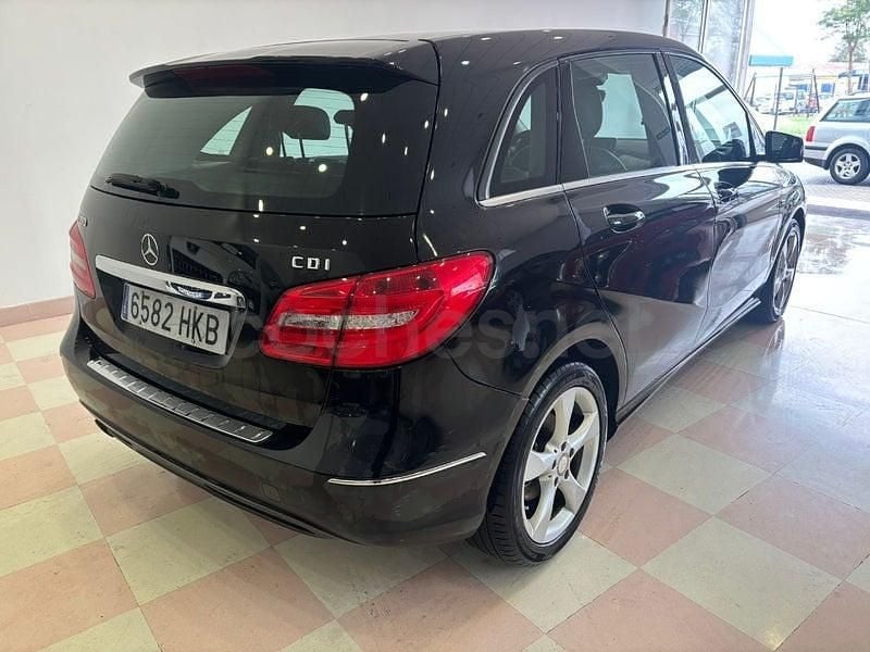 Usado Mercedes B180 109 CV (80 kW) 2012 Negro Utilitario