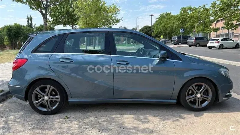 Usado Mercedes B200 136 CV (100 kW) 2013 Azul Utilitario