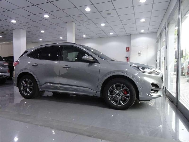 Usado Ford Kuga ST-Line X 224 CV (164 kW) 2021 Plata solar (metalizado) SUV