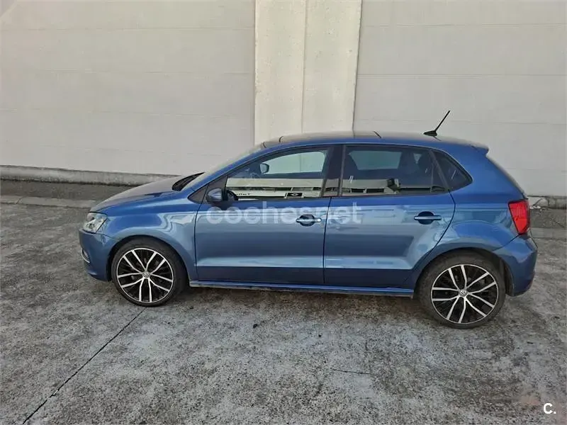 Usado VW Polo Sportline 90 CV (66 kW) 2016 Azul Berlina