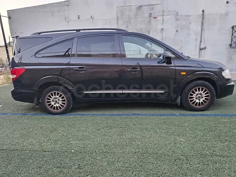 Usado SsangYong Rodius 165 CV (121 kW) 2007 Negro Monovolumen