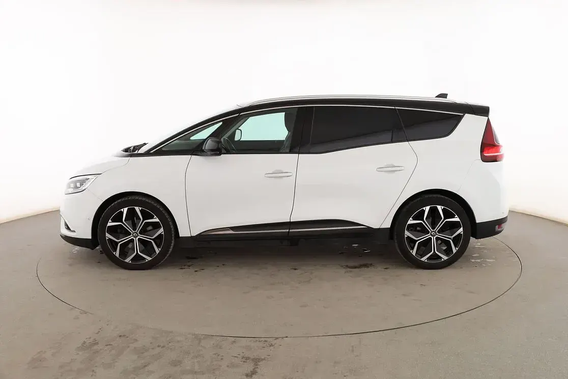 Usado Renault Grand Scénic IV Zen 140 CV (102 kW) 2021 Blanco Monovolumen