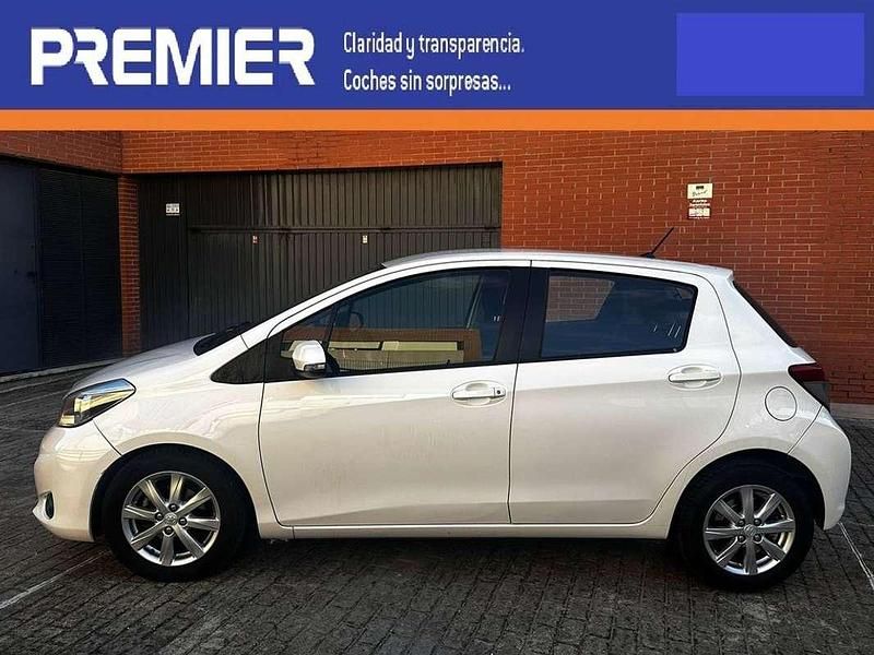 Blanco Usado 2012 Toyota Yaris Active Berlina | 5990 € (Buen precio) - Imagen 1/4