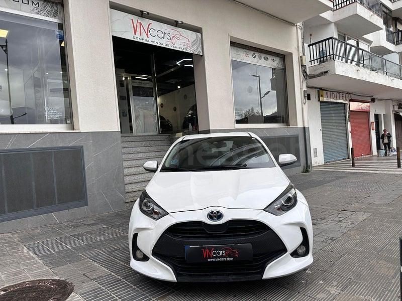 Usado Toyota Yaris Hybrid Plus 116 CV (85 kW) 2021 Blanco Berlina