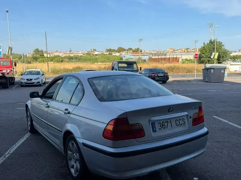 Usado BMW 318 143 CV (105 kW) 2002 Gris / plata Berlina