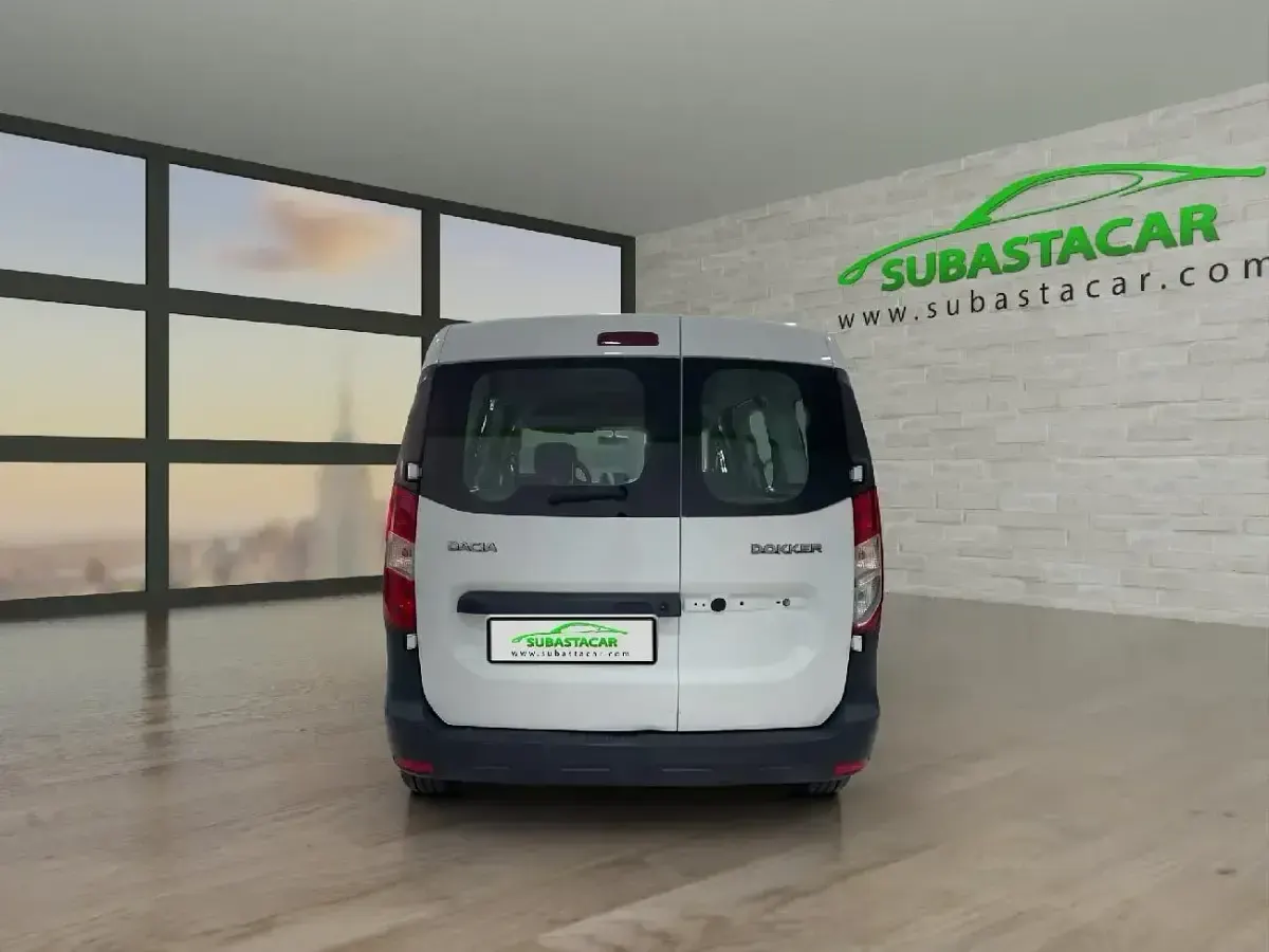 Usado Dacia Dokker Essentiel 110 CV (80 kW) 2020 Blanco Monovolumen
