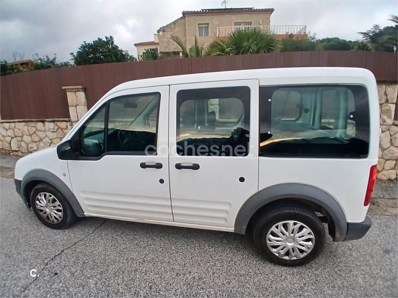Usado Ford Tourneo Trend 95 CV (69 kW) 2014 Blanco Monovolumen