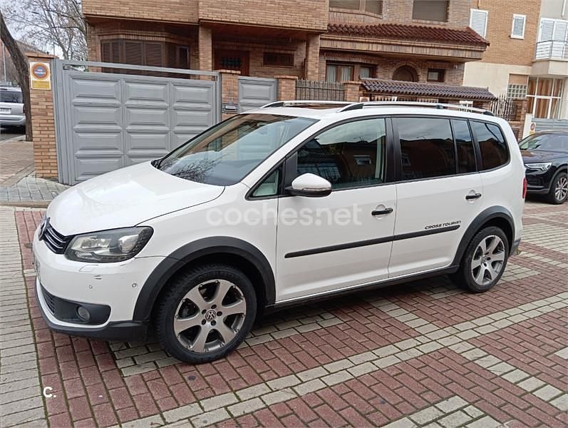 Blanco Usado 2013 VW Touran Monovolumen | 6499 € (Un poco caro) - Imagen 1/4