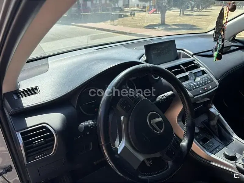 Usado Lexus NX300h 197 CV (144 kW) 2015 Gris / plata SUV