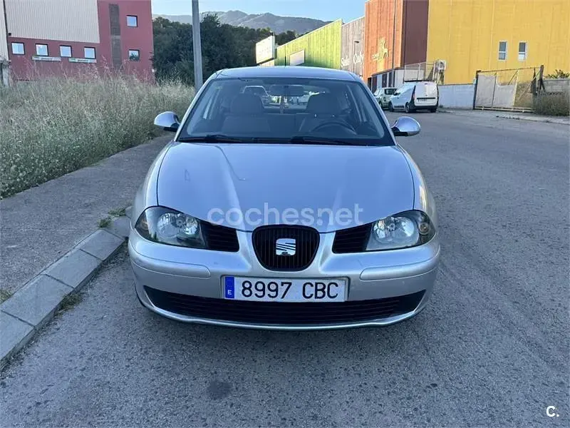 Usado Seat Ibiza Stella 75 CV (55 kW) 2002 Gris / plata Utilitario