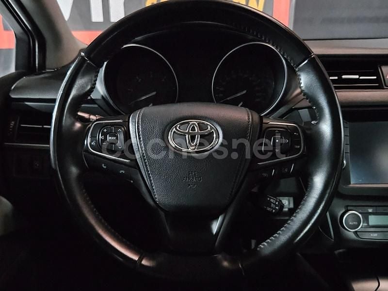 Usado Toyota Avensis Advance 112 CV (82 kW) 2016 Gris / plata Familiar