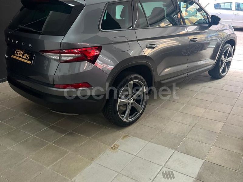 Usado Skoda Kodiaq Active 150 CV (110 kW) 2022 Gris / plata SUV
