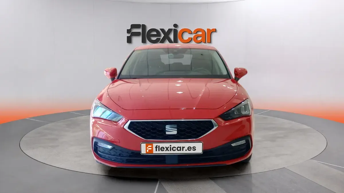 Usado Seat Leon Style 130 CV (95 kW) 2020 Rojo Berlina