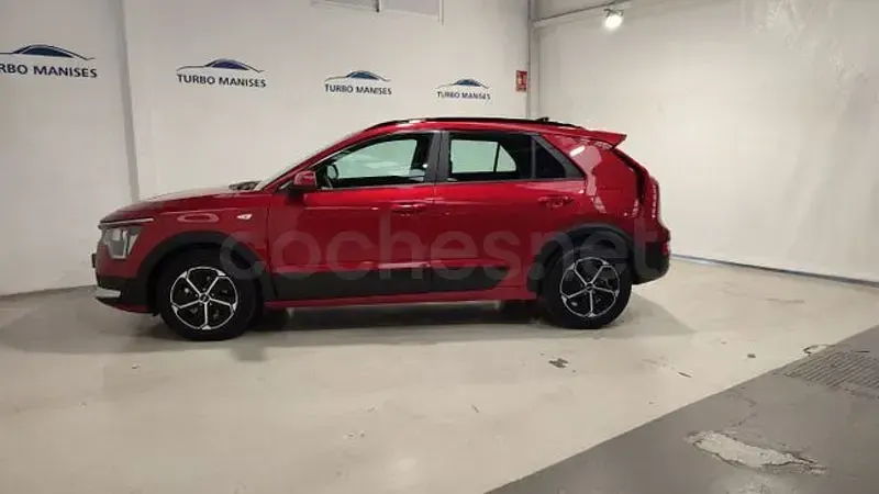 Usado Kia Niro 141 CV (103 kW) 2024 Rojo SUV