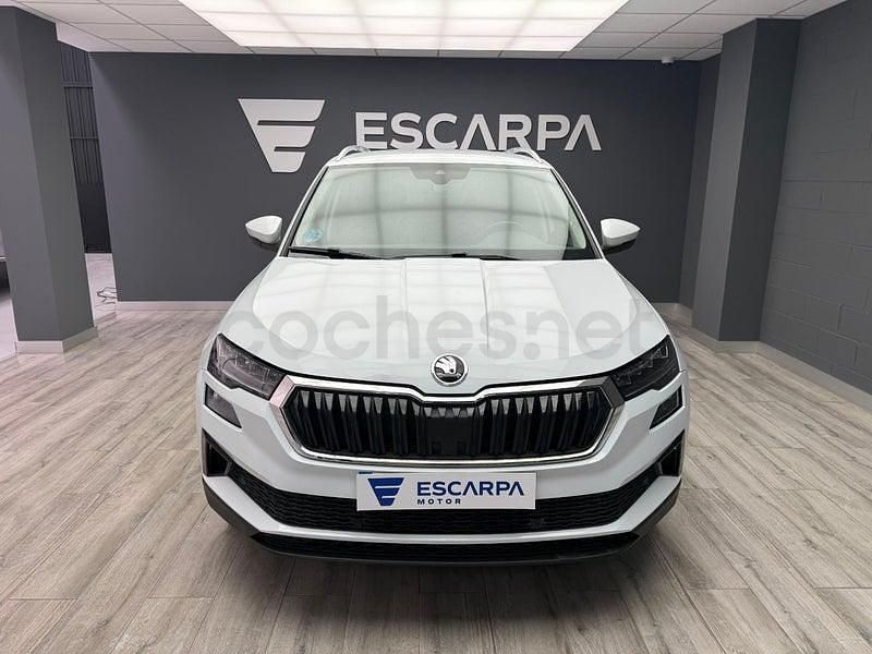 Usado Skoda Karoq Ambition 150 CV (110 kW) 2022 Blanco SUV