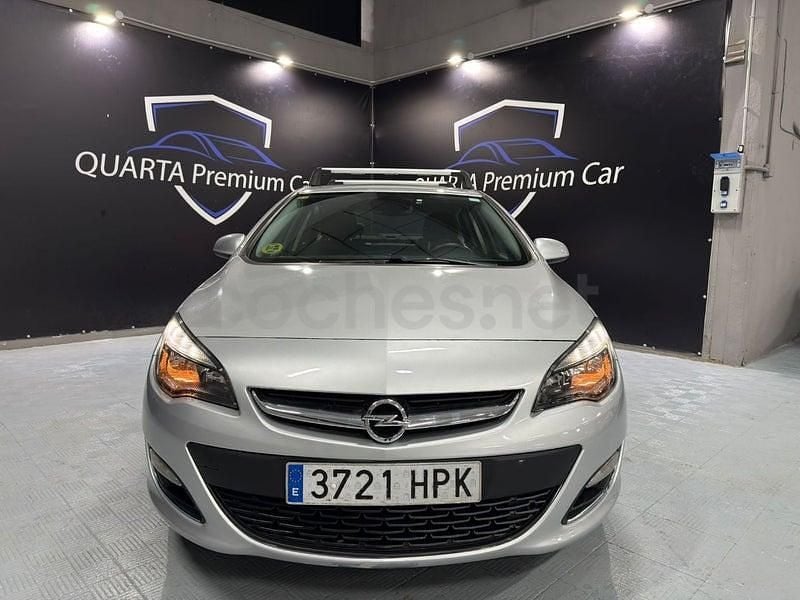 Usado Opel Astra Excellence 110 CV (80 kW) 2014 Gris / plata Berlina