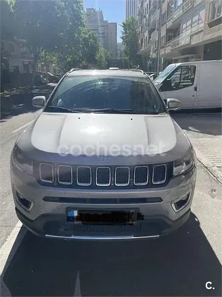 Usado Jeep Compass Limited 140 CV (102 kW) 2019 Gris / plata SUV