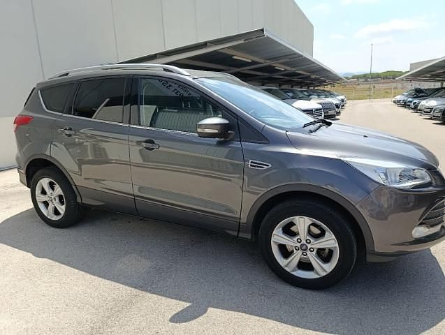 Usado Ford Kuga Trend 150 CV (110 kW) 2016 Plateado SUV