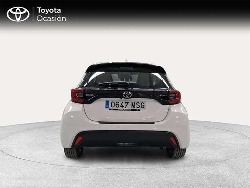 Usado Toyota Yaris Hybrid Active 116 CV (85 kW) 2024 Blanco Utilitario