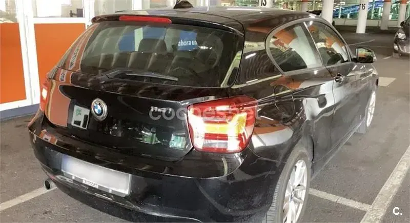 Usado BMW 114 102 CV (75 kW) 2013 Negro Utilitario