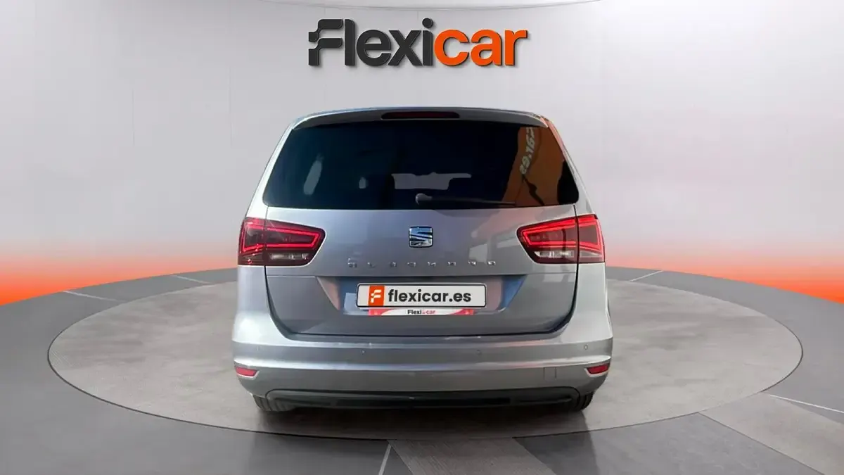 Usado Seat Alhambra XCELLENCE 150 CV (110 kW) 2022 Gris Monovolumen