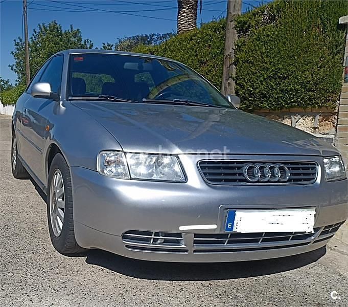 Gris / plata Usado 2000 Audi A3 Ambition Berlina | 6000 € - Imagen 1/4