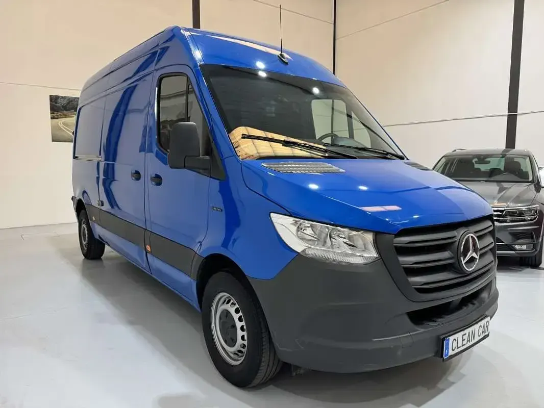 Usado Mercedes E-Sprinter 86 kW (117 CV) 2023 Azul Van