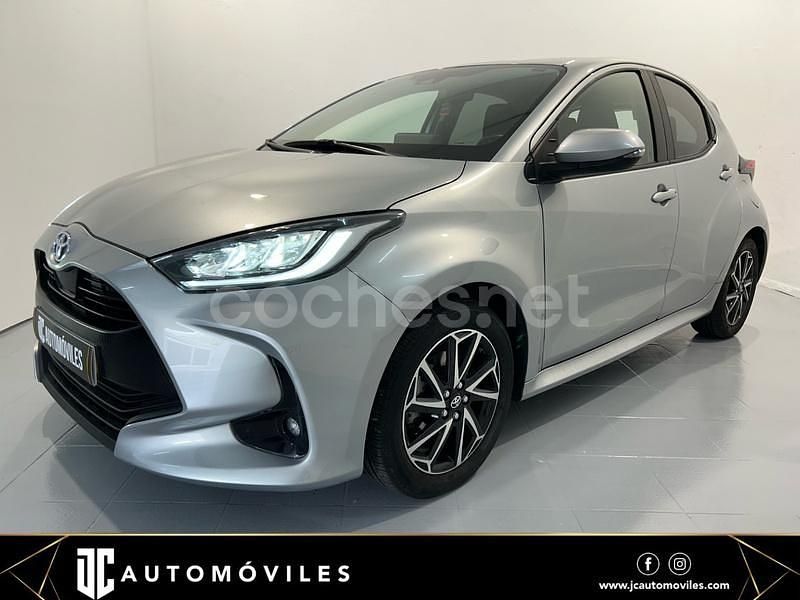 Gris / plata Usado 2023 Toyota Yaris Hybrid Active Berlina | 17.900 € (Super precio) - Imagen 1/4