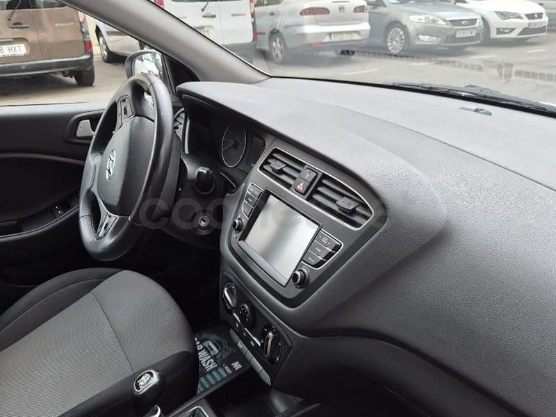 Begagnad Hyundai i20 75 HK (55 kW) 2019 Vit Halvkombi