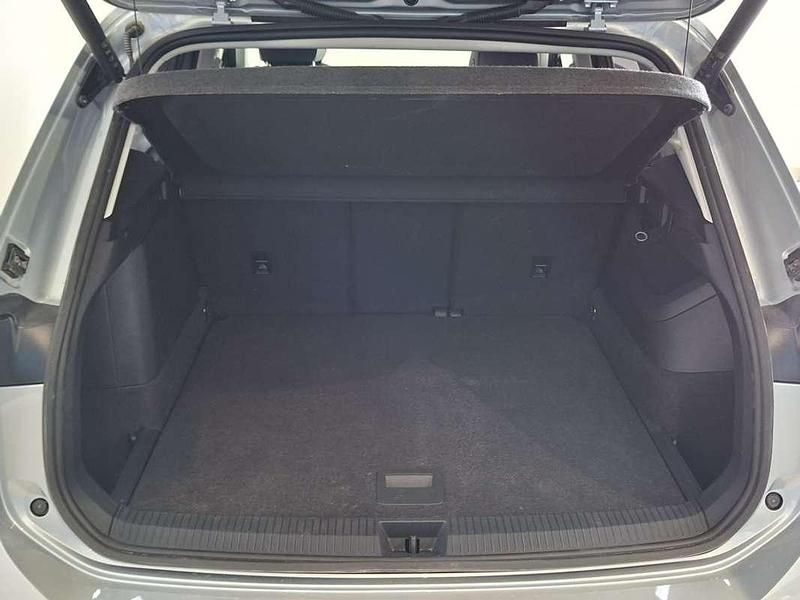 Usado VW Tiguan Life 204 CV (150 kW) 2024 Plateado SUV